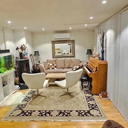 Spacious House With Stunning Mountain Views 베르겐