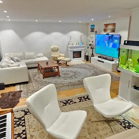 Spacious House With Stunning Mountain Views 베르겐