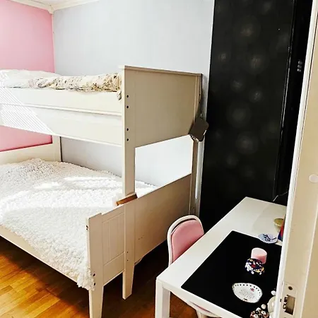 Spacious House With Stunning Mountain Views 베르겐