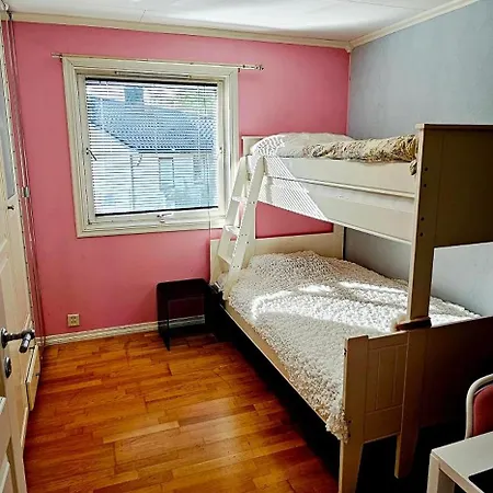 펜션 Spacious House With Stunning Mountain Views *