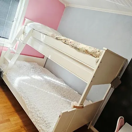 펜션 Spacious House With Stunning Mountain Views